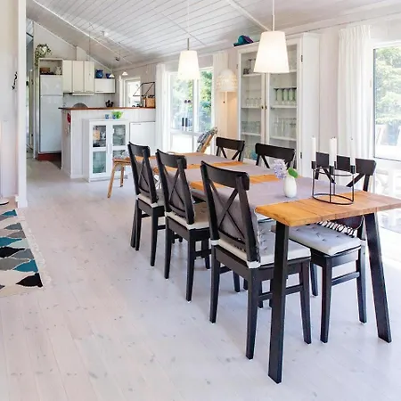 Three-bedroom Holiday In Casa vacanze Højby
